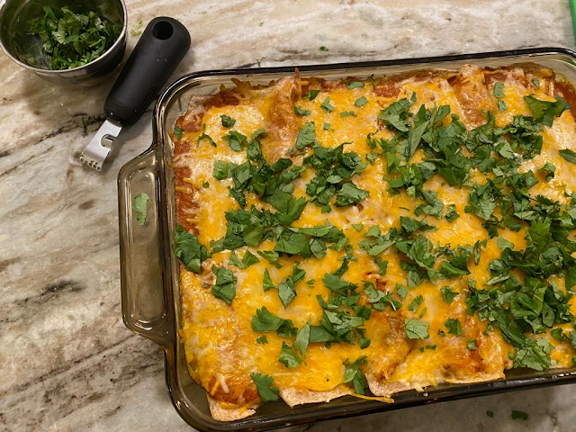 https://1.bp.blogspot.com/-UdAXzizP1aM/YXbWpuQU0aI/AAAAAAAAXAs/RJZ-kqZoOEASJjTud6YInZV24AG6WtiEACLcBGAsYHQ/w640-h480/Vegetarian%2BEnchiladas.png