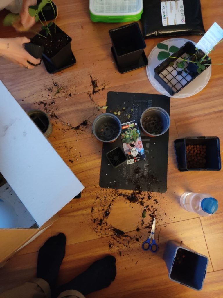 https://101robotics.com/wp-content/uploads/2022/04/photo5969996003501259133-768x1024.jpg