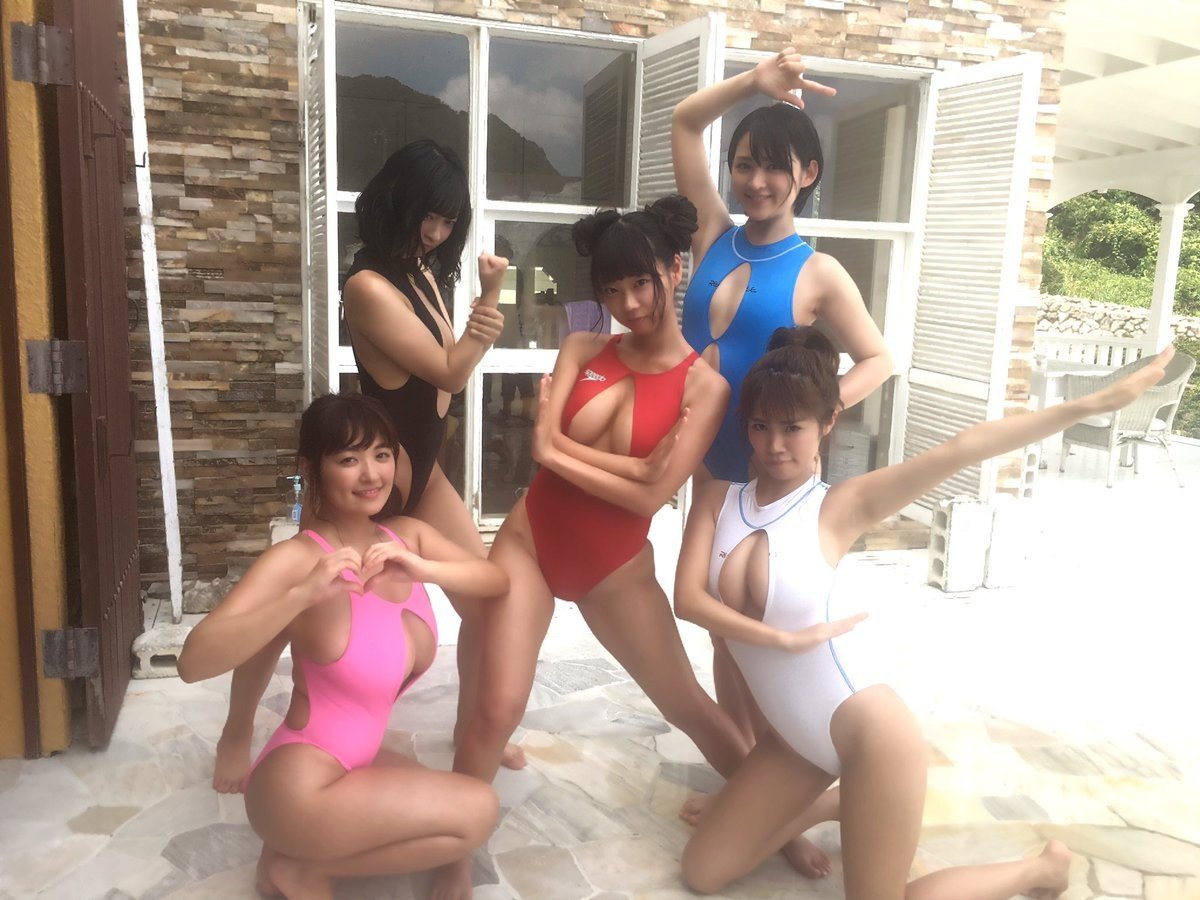 Wide-spaced boobs are now the hottest trend in Japan