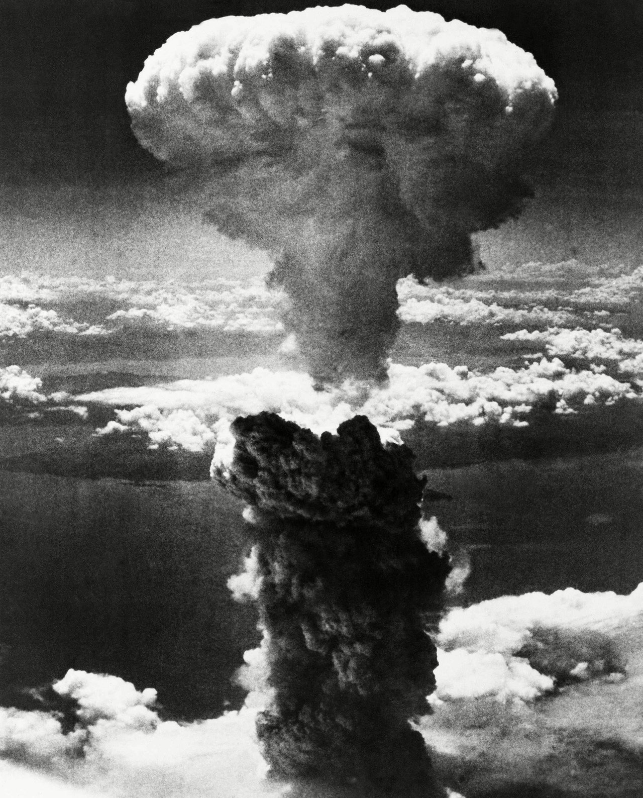 https://api.time.com/wp-content/uploads/2018/08/nagasaki-bombing-bomb-anniversary-hiroshima.jpg