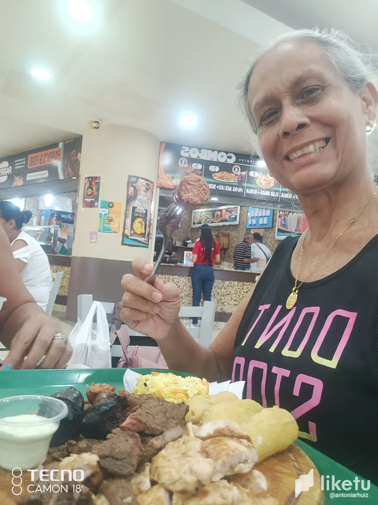 [ENG-ESP] The shoal of Hiveamigas to @parryscna to eat and pay with Hbd // El cardumen de Hiveamigas hacia @parryscna a comer y pagar con Hbd