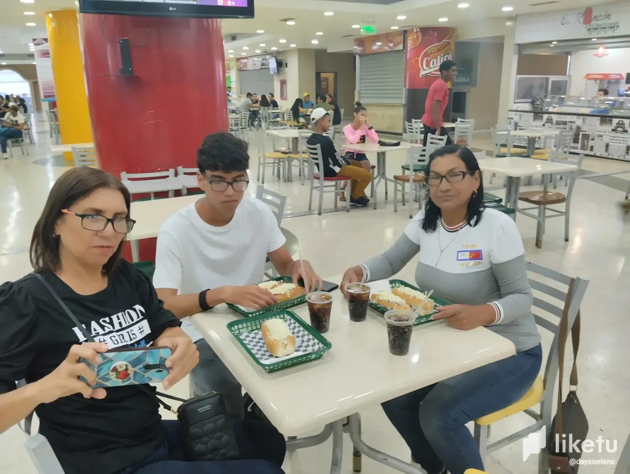 Enjoying some delicious hot dogs paid for with HBD // (Eng/Esp)