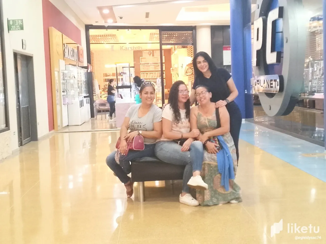 Paseo de madres e hijos [Esp/Eng]