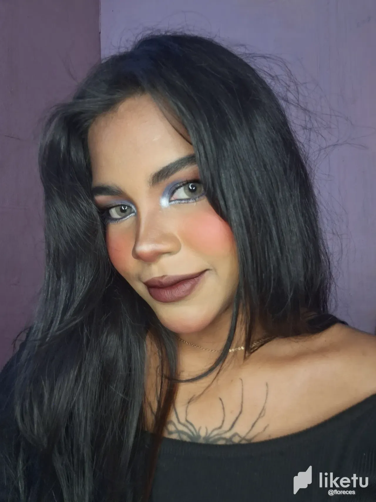 blue eyeshadow and Dark lips