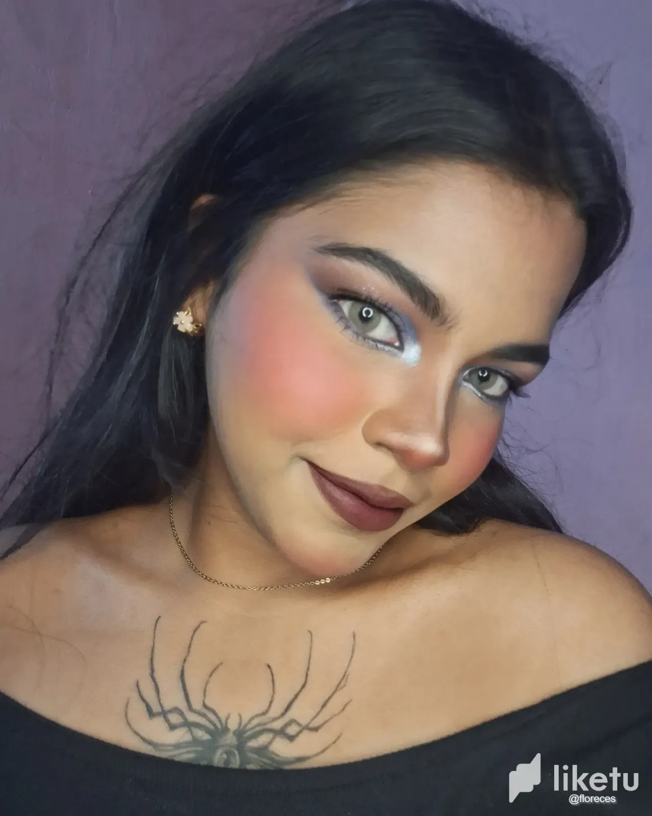blue eyeshadow and Dark lips
