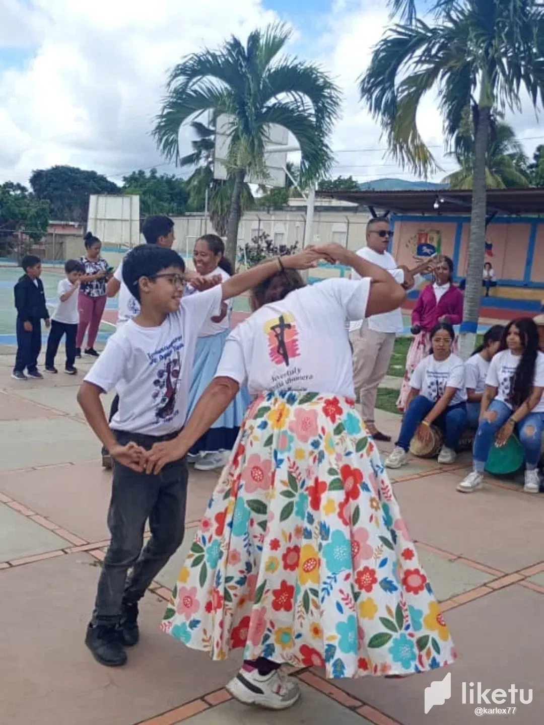 [ENG/ESP] Children to the rescue of traditions and culture. / Niños al rescate de las tradiciones y de la cultura.