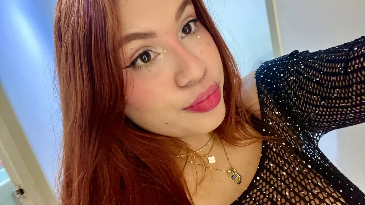 Makeup with 4 points of glitter