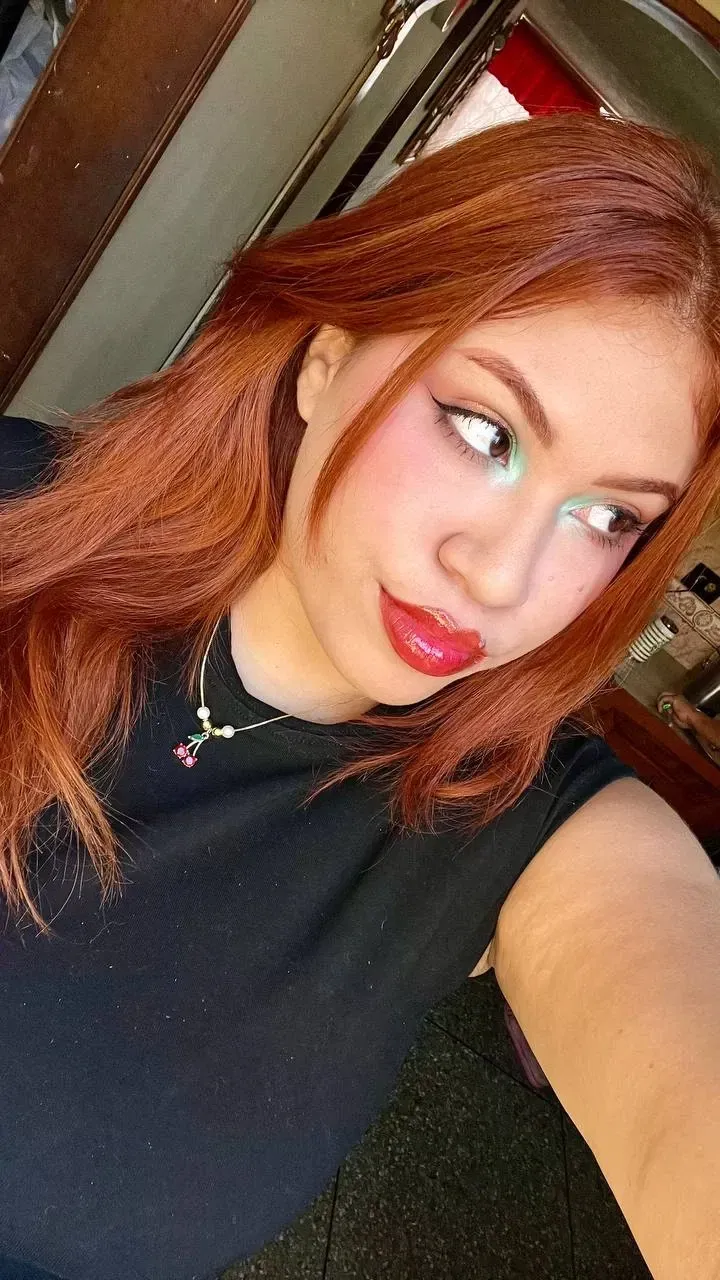 Makeup with a touch of aquamarine