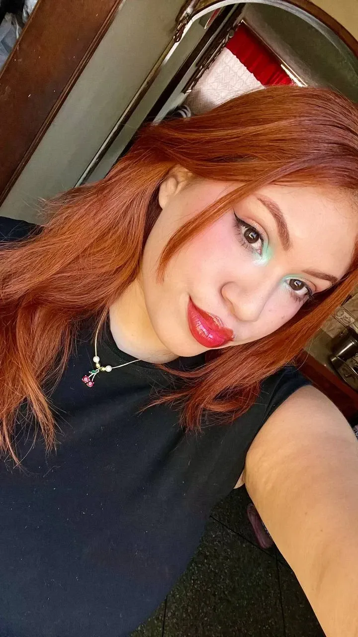Makeup with a touch of aquamarine