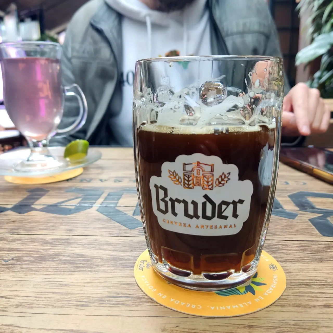 Bruder's cerveza artesanal review