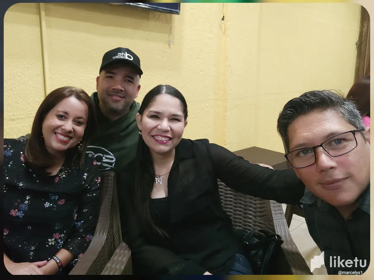 [Eng-Esp] Night of friends, music, beers and HIVE! 🎼✨