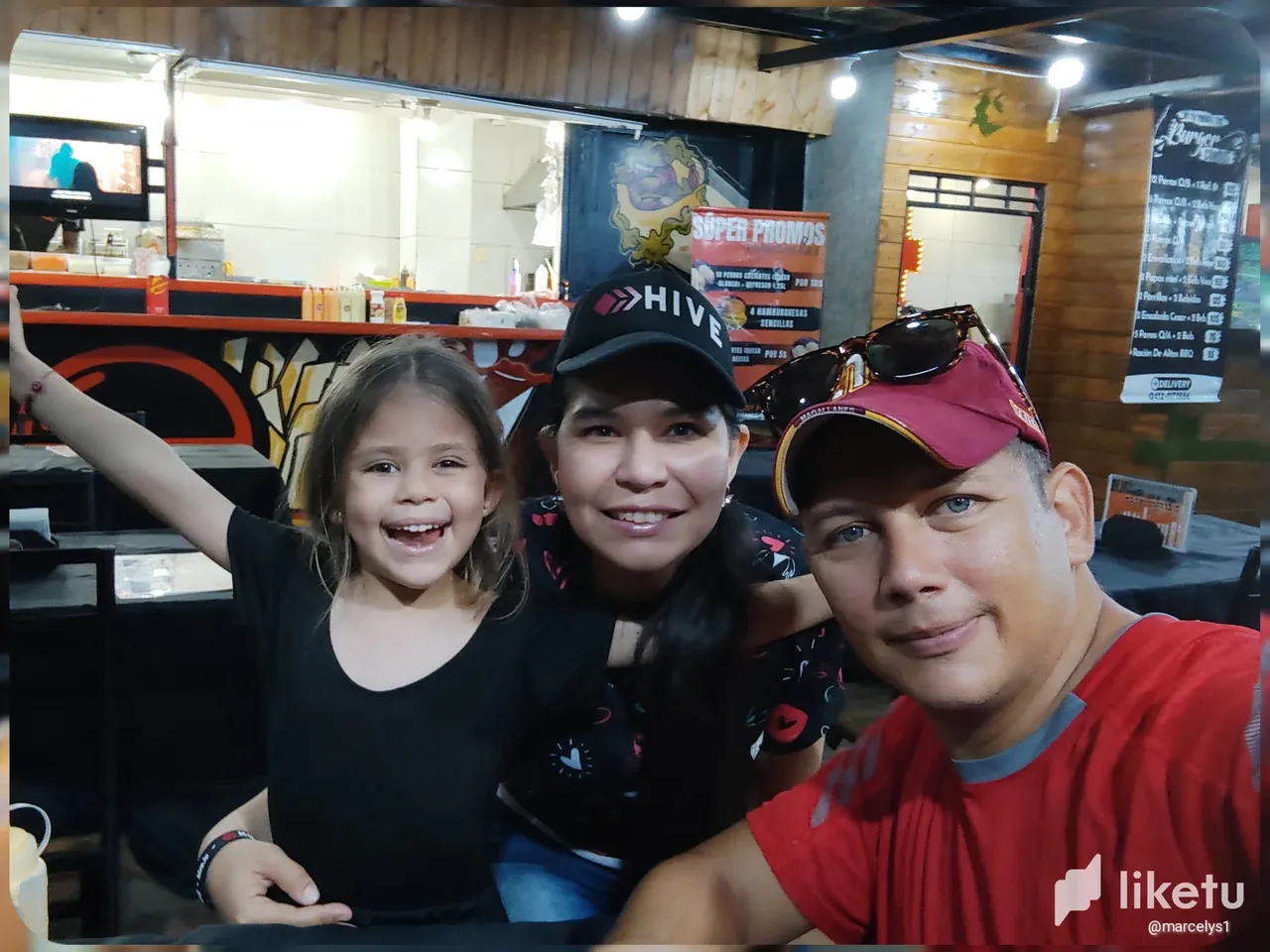  [Eng-Esp] Enjoying a family dinner at @veneciacna paying with HBD!!!🍟🌭Cryptoadoption in Sucre! 🔥