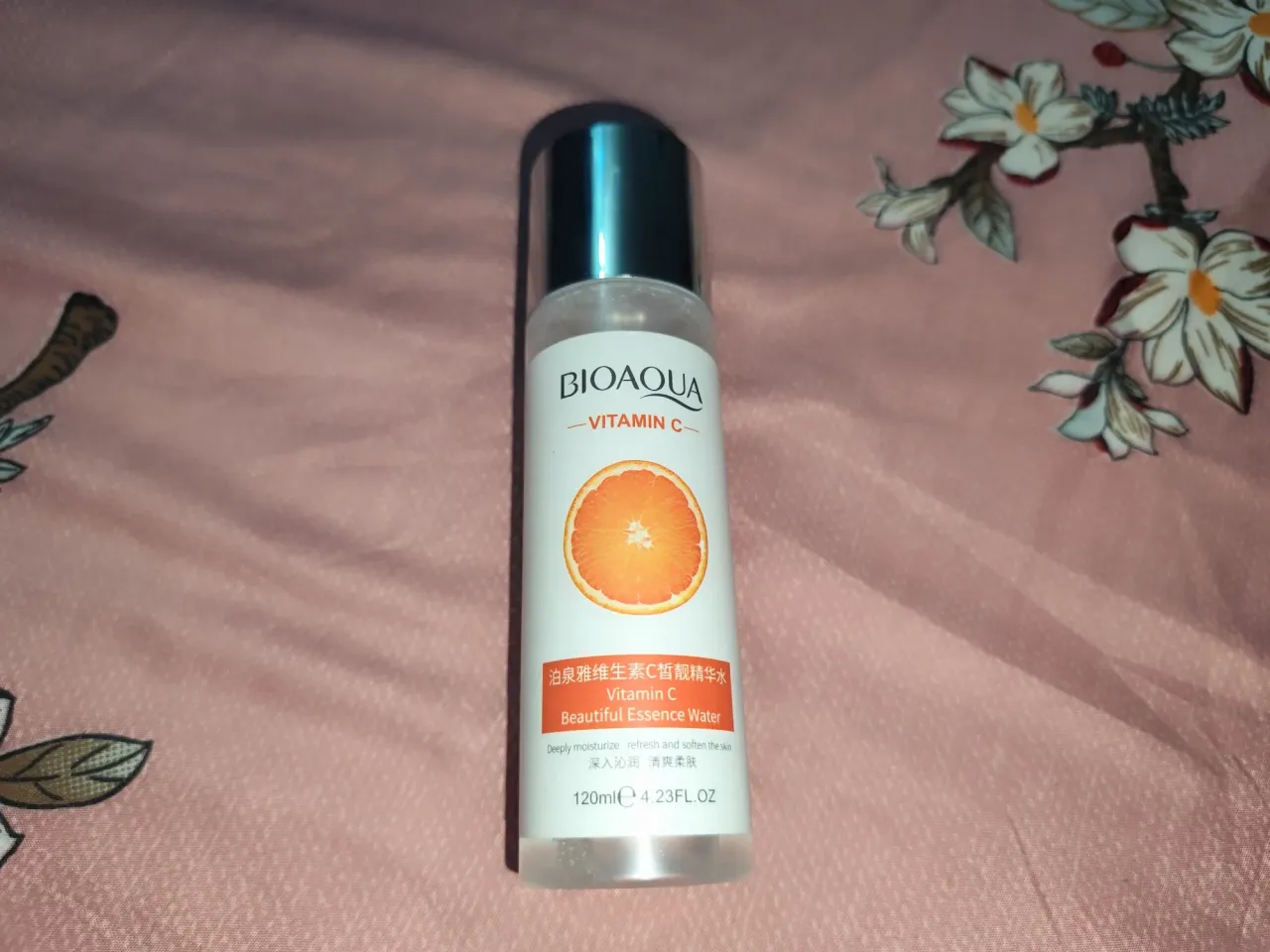 Moisturizes and clarifies your skin // Hidrata y aclara tu piel 