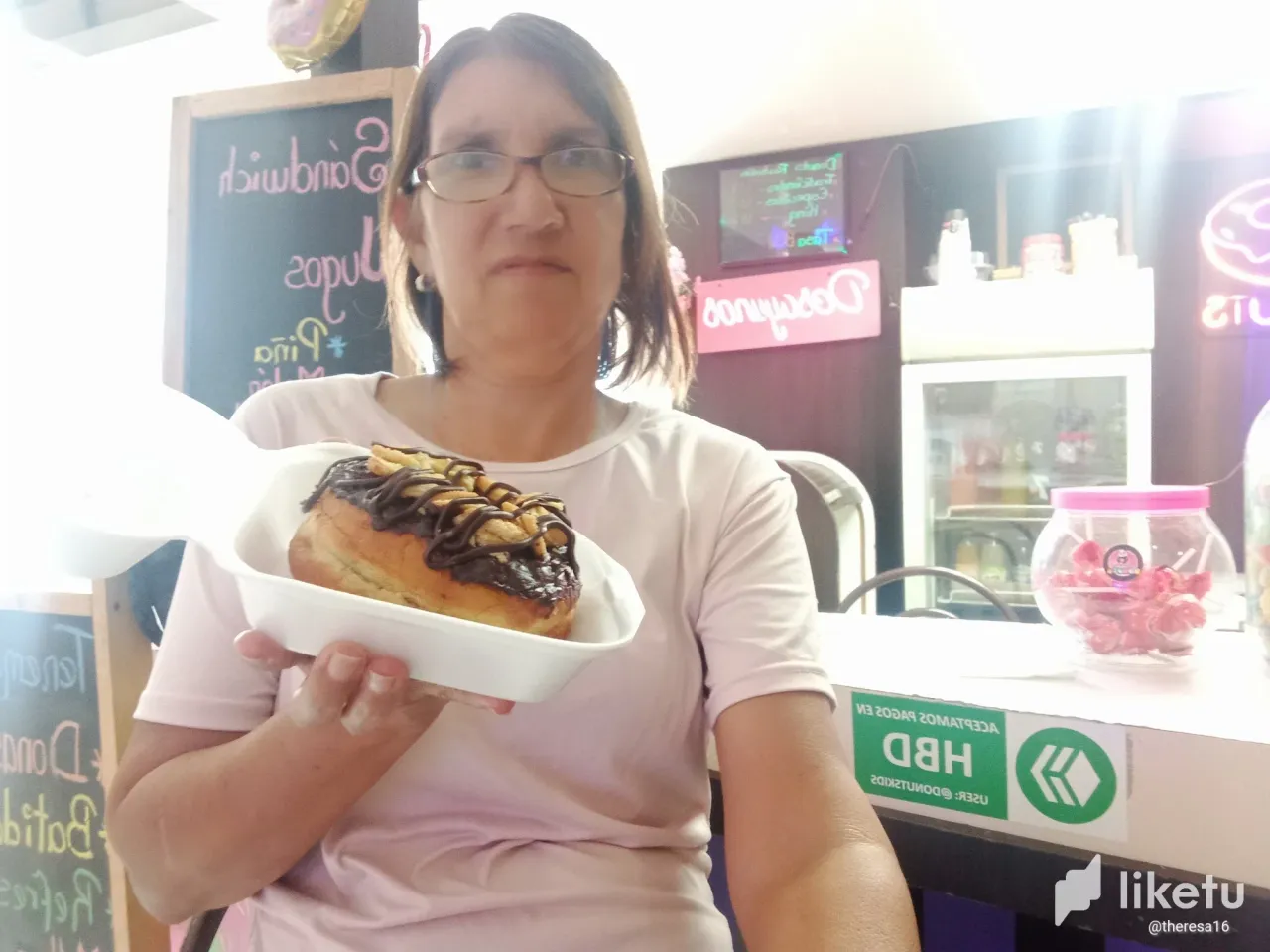 A sweet day of shopping with hbd at @donutskids