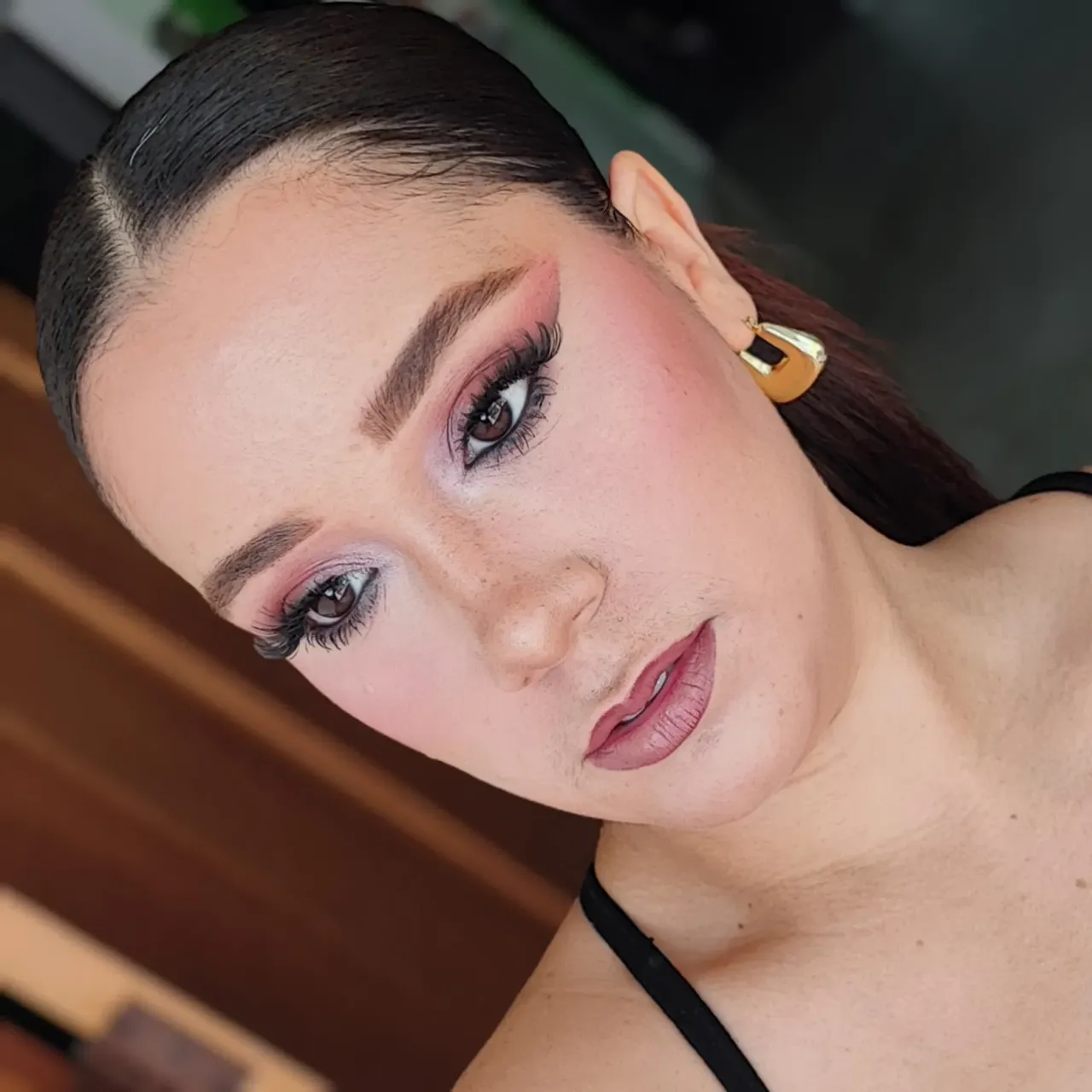 Maquillaje social con un toque de morado brillante |Social makeup with a touch of bright purple  