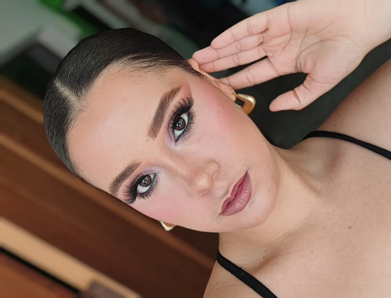 Maquillaje social con un toque de morado brillante |Social makeup with a touch of bright purple  