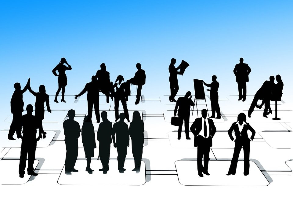 https://cdn.pixabay.com/photo/2015/10/25/10/08/businessmen-1005545_960_720.jpg