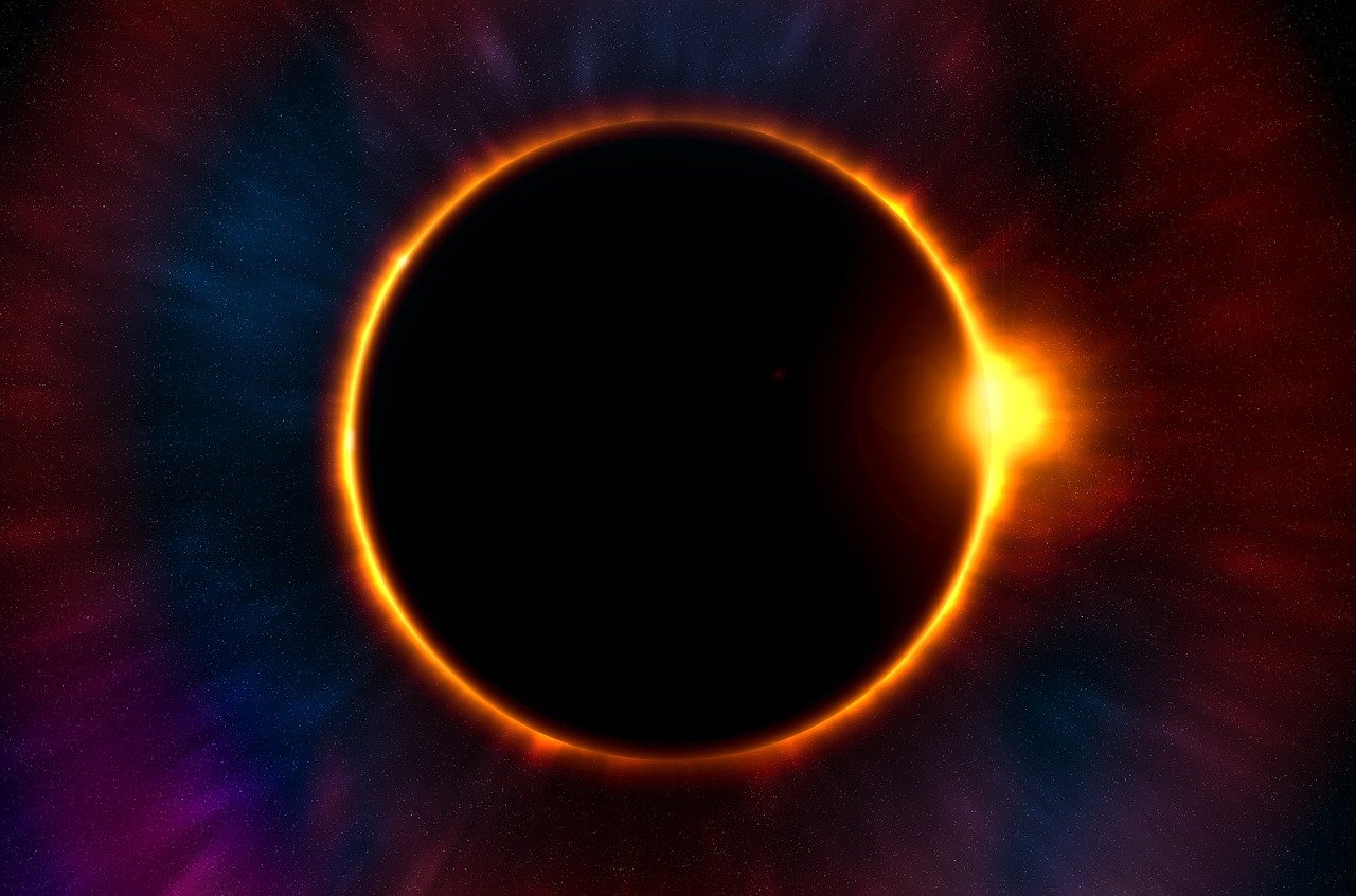 https://cdn.pixabay.com/photo/2016/07/02/12/21/eclipse-1492818_1280.jpg