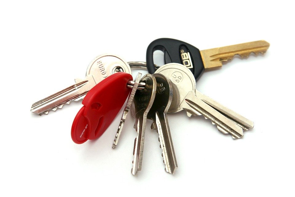 https://cdn.pixabay.com/photo/2017/01/09/13/52/keys-1966556_960_720.jpg