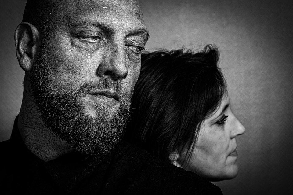 https://cdn.pixabay.com/photo/2019/09/05/16/16/couple-4454482_960_720.jpg