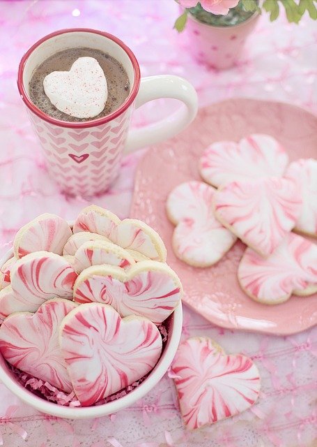 https://cdn.pixabay.com/photo/2021/02/13/16/33/cookies-6012076_640.jpg