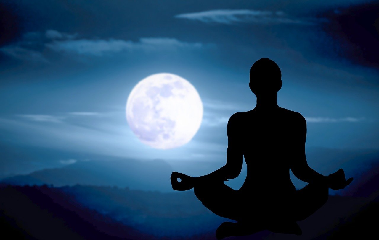 https://cdn.pixabay.com/photo/2022/03/29/14/53/meditation-7099540_1280.jpg