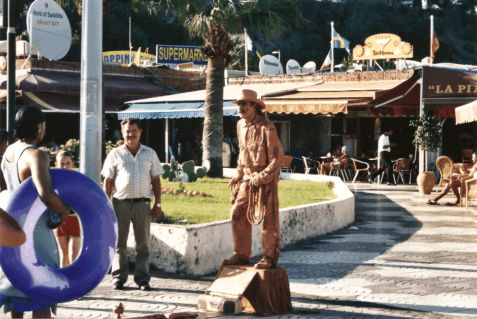 Maspalomas Street Performer.gif