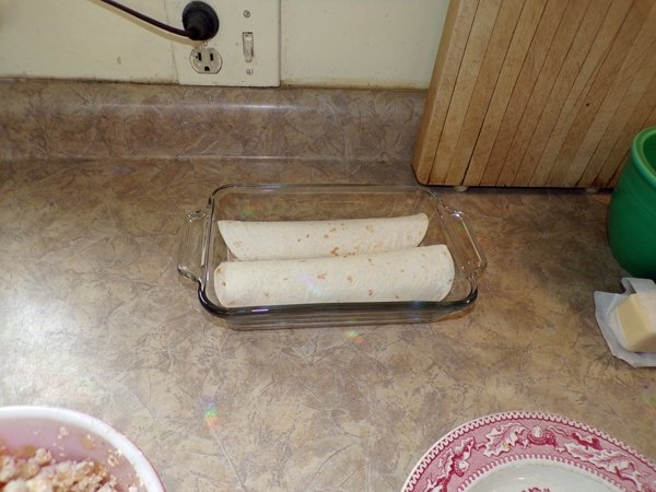 https://cdn.steemitimages.com/DQmQGsekLAp3DPuuUpLGBP5kbiEEwpArhBqPA9rQpCrMzw5/Enchiladas%20-%20filled%20wheat%20tortillas%20crop%20January%202020.jpg
