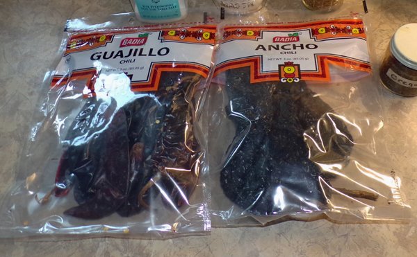 https://cdn.steemitimages.com/DQmSszmgbvJ3HSHGqkxSLLojJ3SiaGhruVih3P9FidfZ7aB/Chili%20powder%20-%20ingredients%20chiles%20crop%20January%202020.jpg