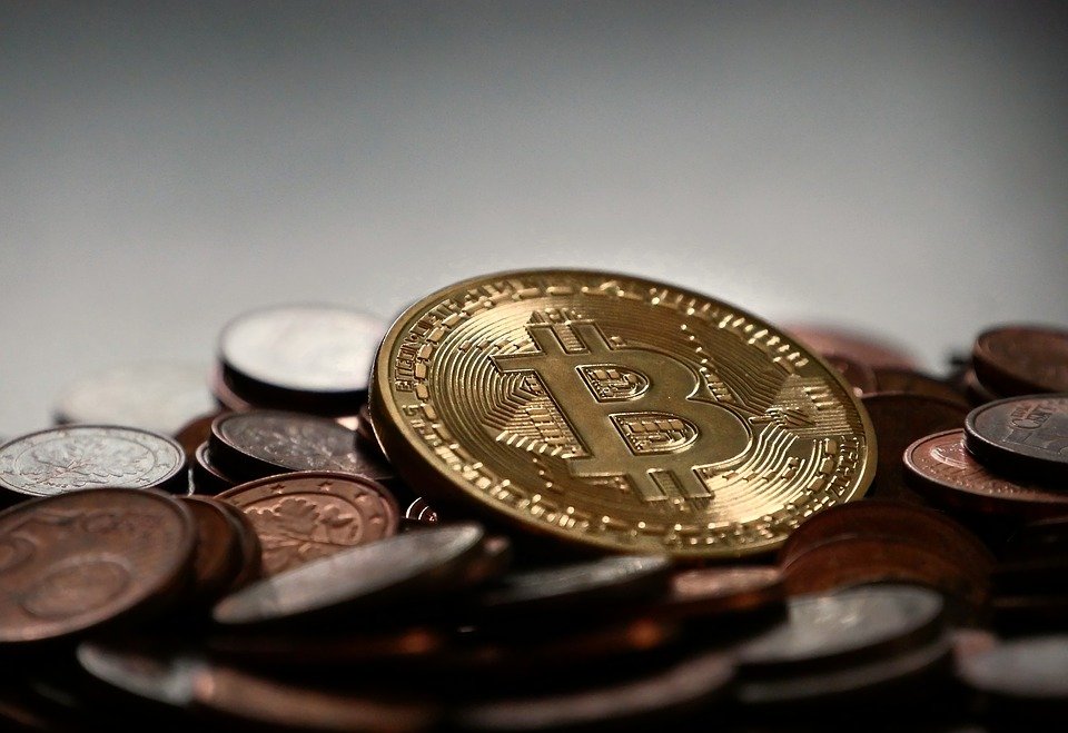 https://cdn.steemitimages.com/DQmUoyKREMdsEcwVLy49SnvN6K41dvFAkrNMfVhgNLLcUFw/bitcoin-2007912_960_720.jpg