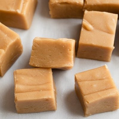 https://cdn.steemitimages.com/DQmVRPMohjs1yNGWALSkDZoxRDS41bRAMEQs4BBfXQFFKWc/Easy-Peanut-Butter-Fudge-Recipe-Image-720x720.jpg