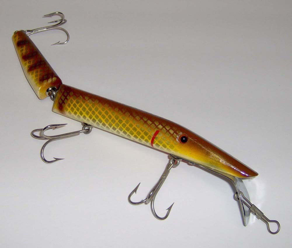 VINTAGE MINNESOTA FOLKART GIANT PIKIE WOOD LURE in YELLOW BAR PERCH   cool hand-painted lure