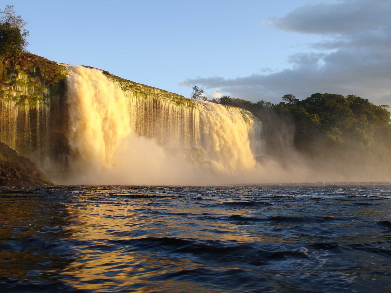 https://cdn.steemitimages.com/DQmaDKziXkxnVoLH6tUTRmr5VB3vap1eemKWBRKtXZVSCeD/img-11963-3250canaima-aniversario-51-venezuela.jpg