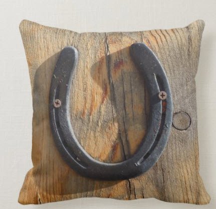 https://cdn.steemitimages.com/DQmcuKzyGAojeEFVopP3DbeZy8aCeqZ1oc6Qja3HR5rTYpW/unique%20horse%20throw%20pillow%20cushion.jpg