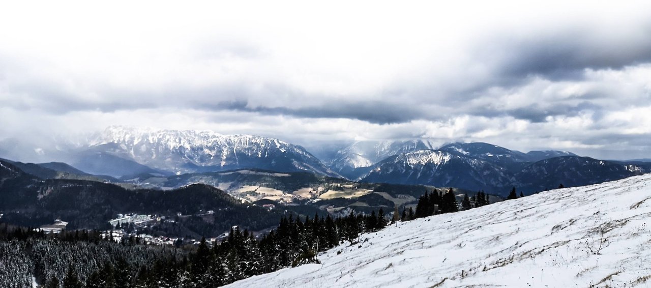   Some things are just unforgettable, extraordinary, remarkable, magical. Photo by Alis Monte [CC BY-SA 4.0], via Connecting the Dots