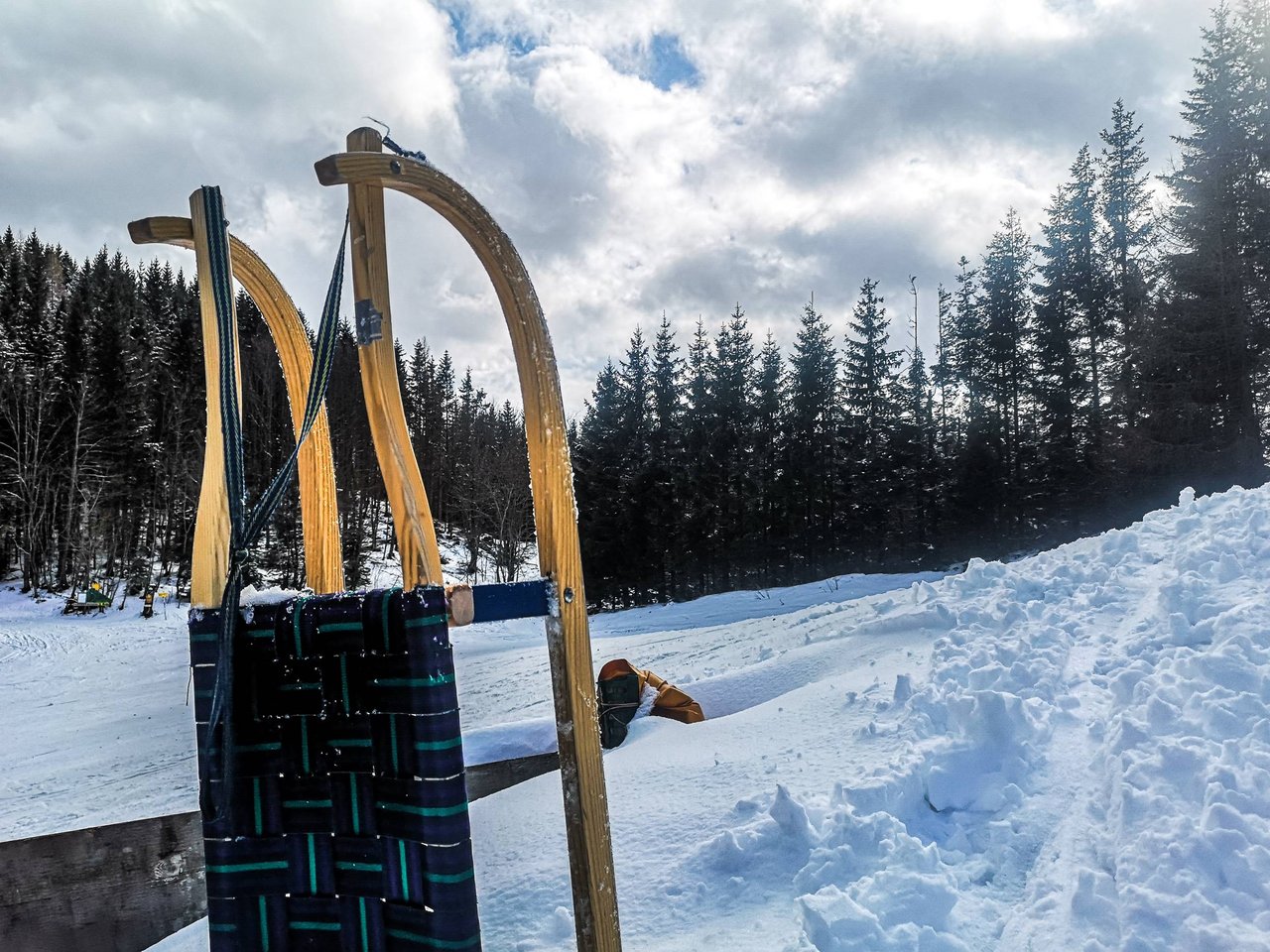   Don’t forget to enjoy the moment while you are still at it. Photo by Alis Monte [CC BY-SA 4.0], via Connecting the Dots