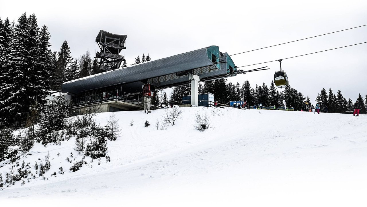   With a Ski-Pass gondola could be used as wanted. Photo by Alis Monte [CC BY-SA 4.0], via Connecting the Dots