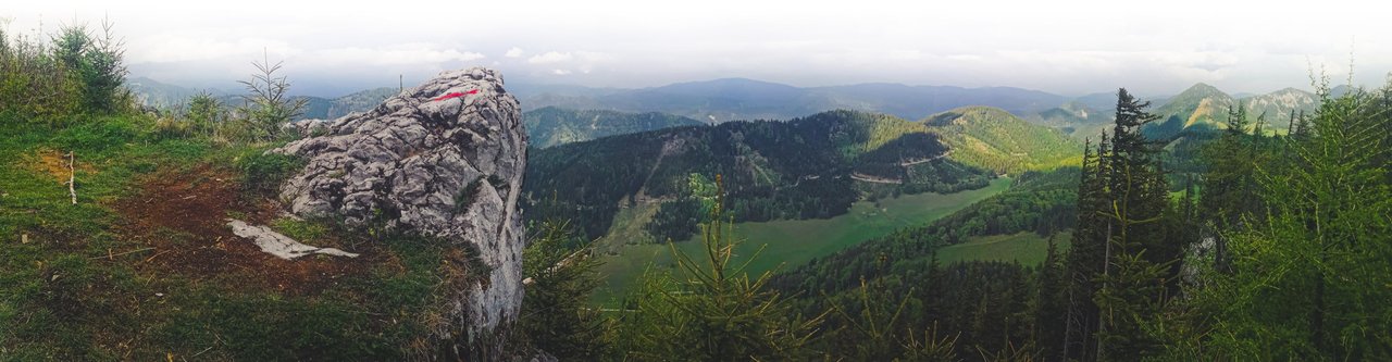 Spring might be the best time to visit the Viennese Alps. Photo by Alis Monte [CC BY-SA 4.0], via Connecting the Dots