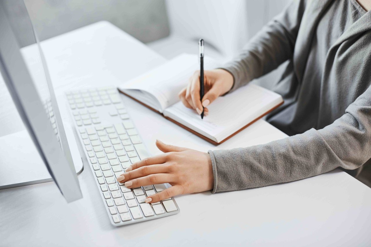 https://easyroster.net/wp-content/uploads/2021/09/work-schedule-scaled-1.jpg