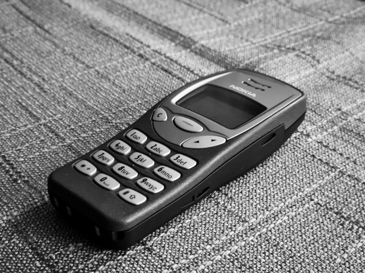 The legendary Nokia 3210, Nokia's very first mobile phone without an  external antenna. This one sports a more unusual, red housing instead of  the standard dark grey one. The original colored covers