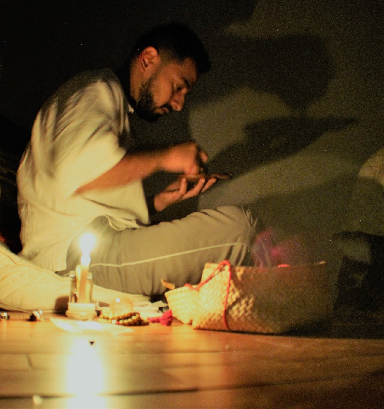Preparing the Yopo during a night of ceremony.