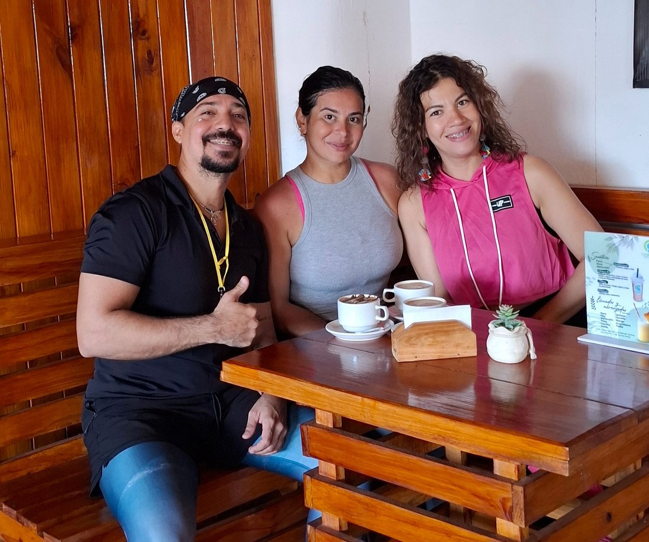 [Eng/Esp] A good coffee should never be missing in a conversation between friends.