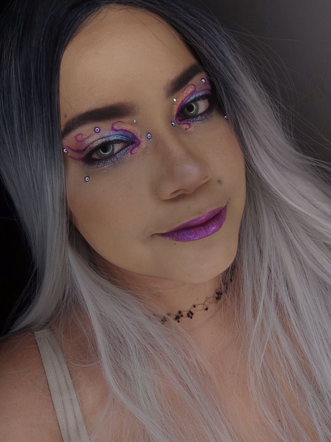 Colorful duochrome makeup
