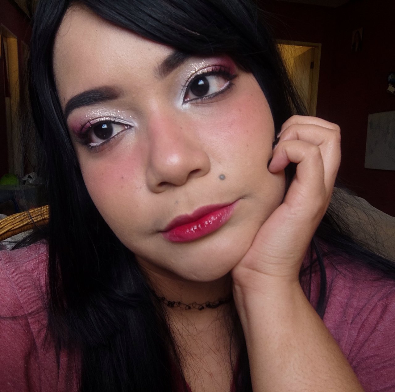 Makeup to enlarge eyes