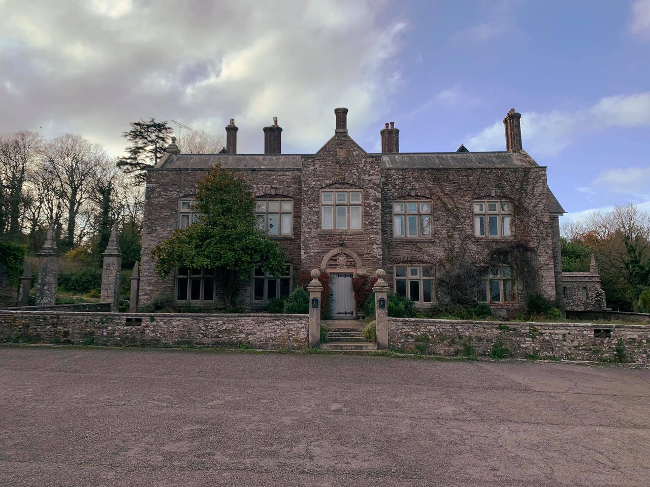 Langdon Court is a former manor house England. believed to be