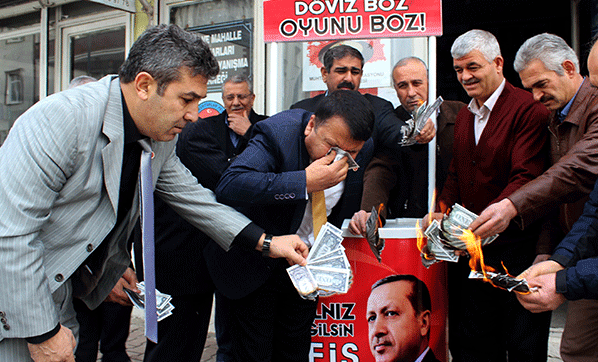 muhtar-dolari-boyle-protesto-etti-2639986.gif