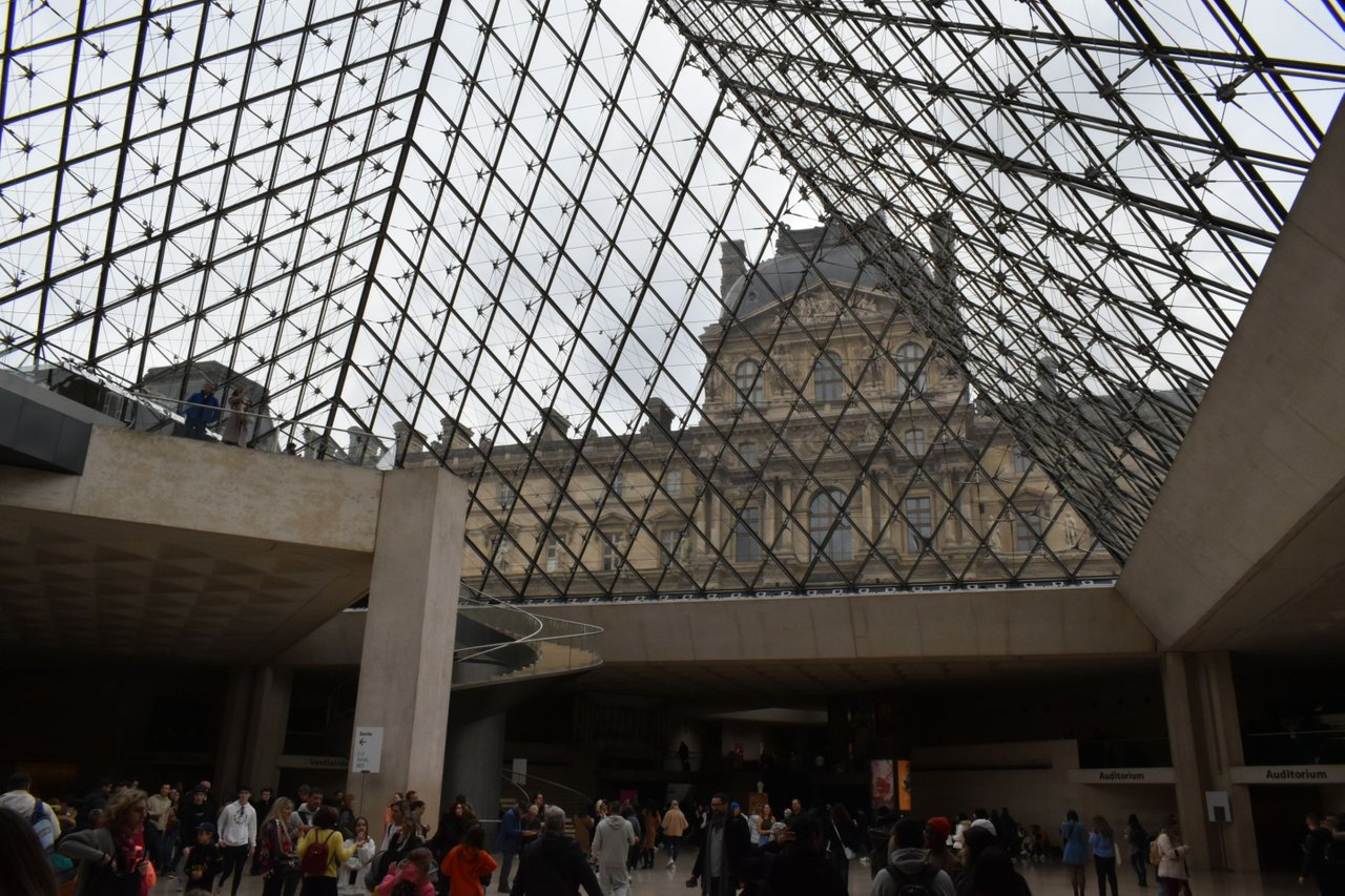 Musée du Louvre: discover the artistic and tourist heart of the capital 