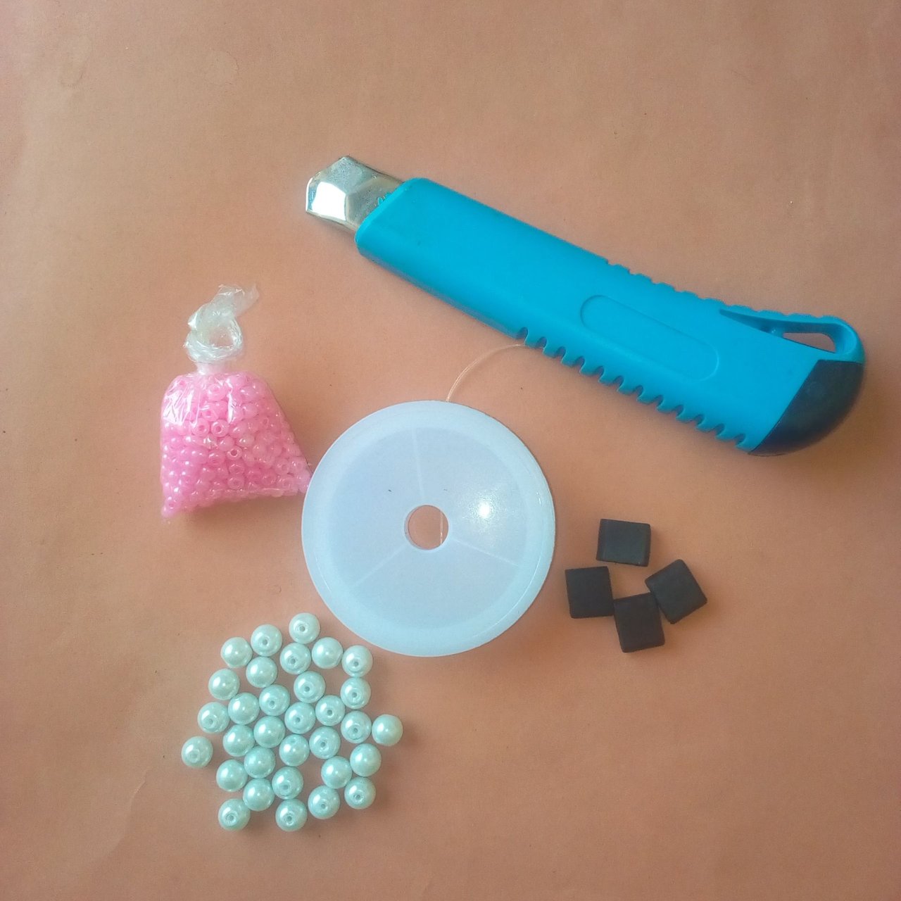 File:Plastic beads1.jpg - Wikimedia Commons