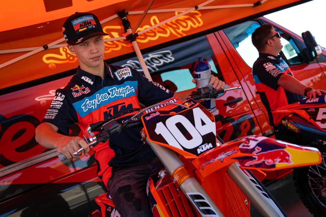 TROY LEE DESIGNS/RED BULL KTM FACTORY RACING'S BRIAN MOREAU INJURED AT  TAMPA SX