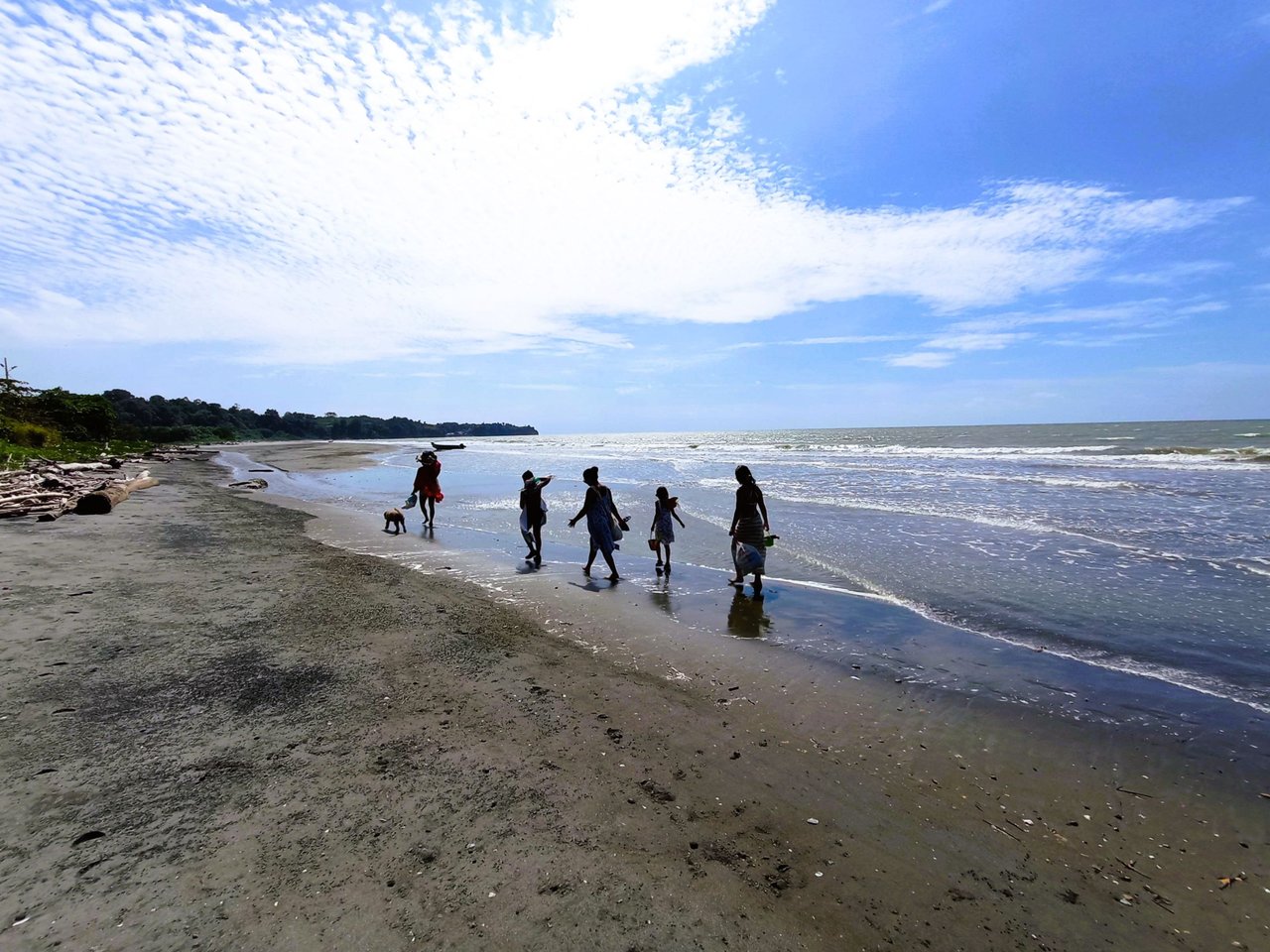 3 single parents with their respective kids on a holiday creates room and need for much debate.